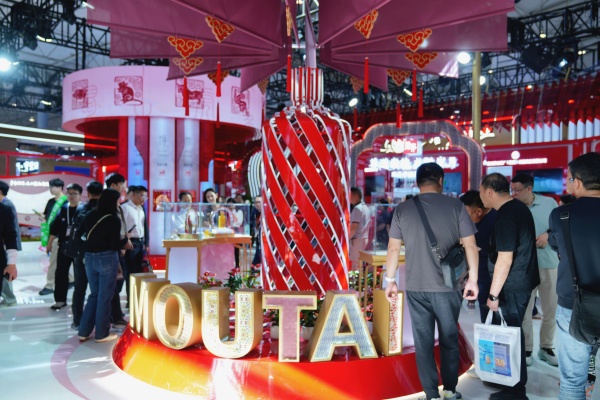 茅臺展廳成“打卡”點